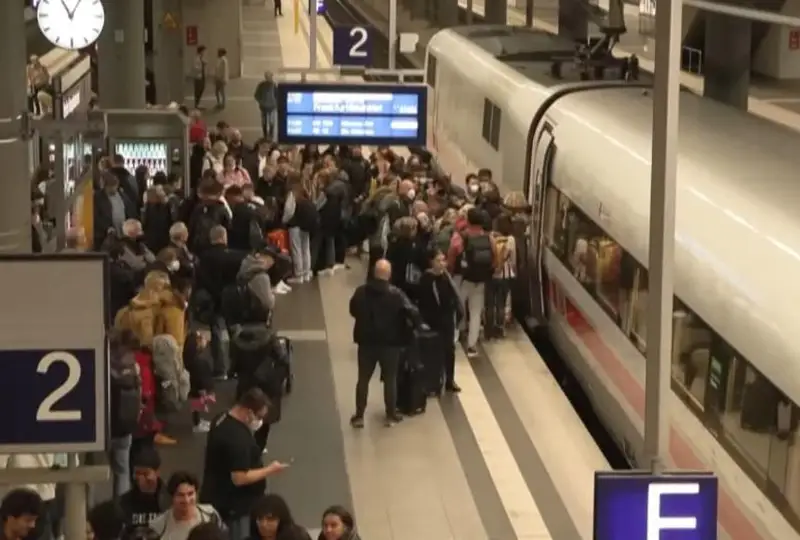 Germanııanyń soltústiginde dıversııa saldarynan poıyzdar toqtap qaldy