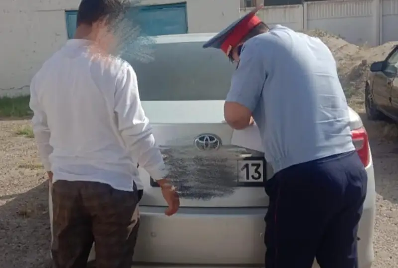 Túrkistan oblysynda qujatsyz kólik aıdaǵan túlekter ustaldy