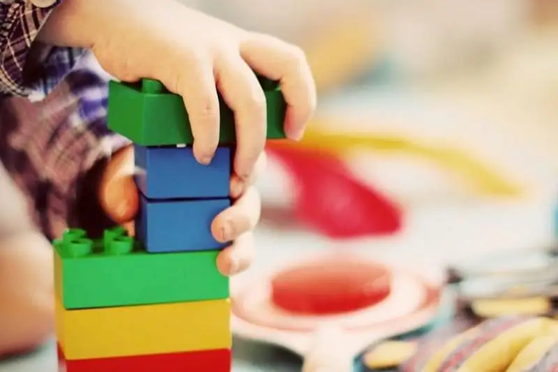 Фейк: В детских садах распыляют химические вещества, из-за которых болеют дети