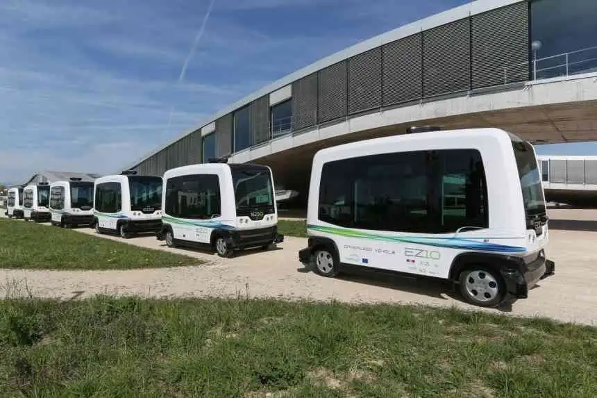 1488050533_image-curious-2-avtobusi-bez-shofyori-po-ulitsite-na-evropa-1-natural