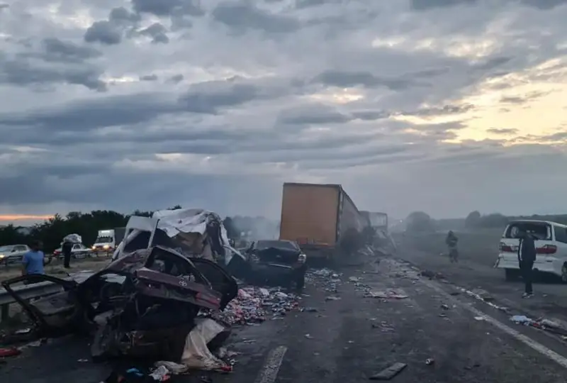 Возгорание машин на трассе в Жамбылской области, пострадали люди