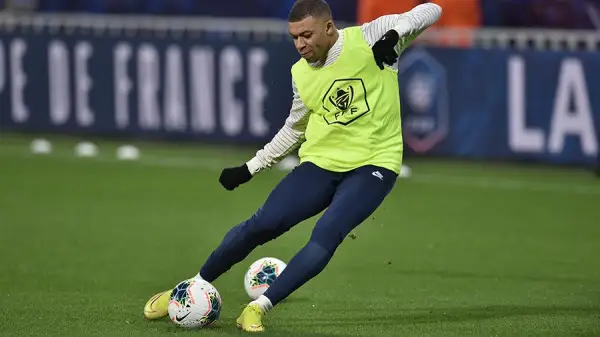 الەمدەگى ەڭ جىلدام فۋتبولشى كىم