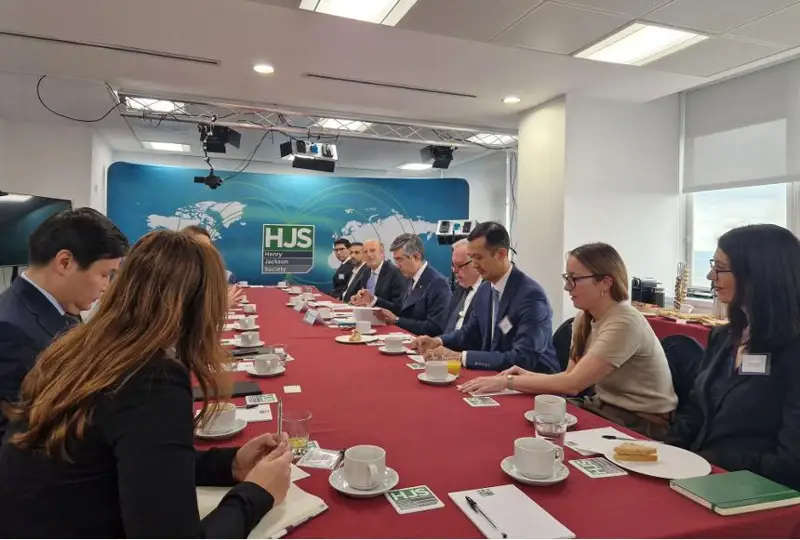 Brıtan saraptama ortalyǵynda Qazaqstandaǵy reformalar talqylandy