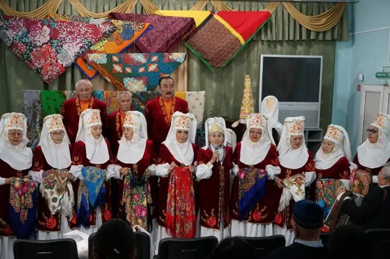 سەمەيدە حالىقارالىق ورامال كۇنىنە وراي كورمە اشىلدى