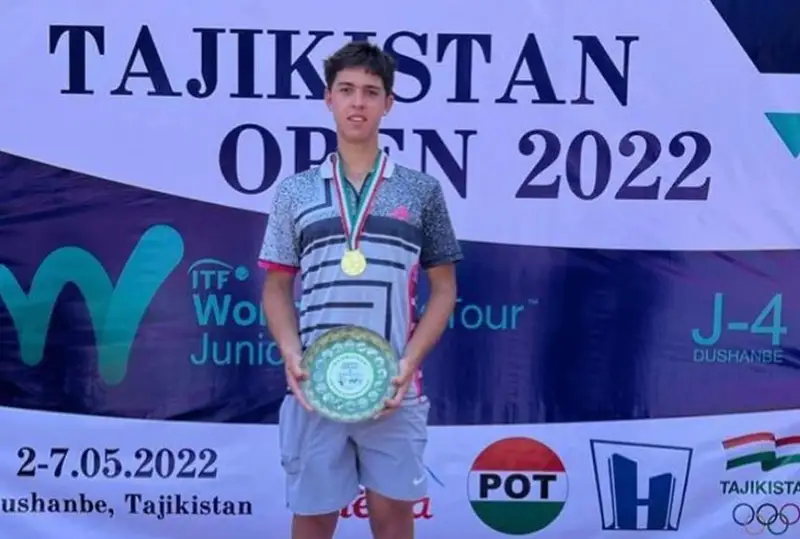 Казахстанский теннисист выиграл юниорский турнир в Душанбе