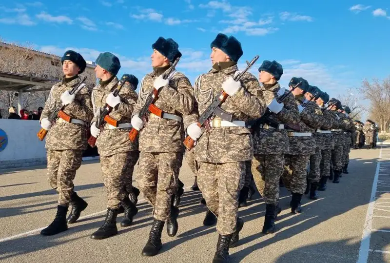 Около 800 новобранцев Вооруженных сил привели к военной присяге