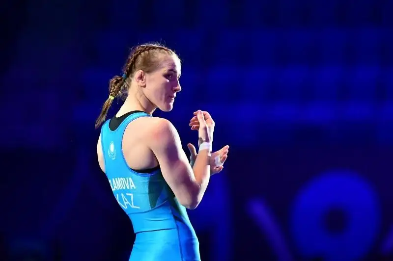 كۇرەس تۇرلەرىنەن الەم چەمپيوناتى: ايەلدەر كۇرەسىنەن العاشقى مەدالگە قول جەتكىزدىك