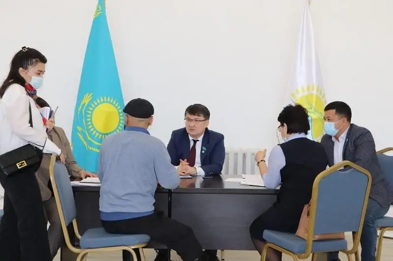 Májilis depýtattary Qyzylorda turǵyndaryn tolǵandyrǵan saýaldarǵa jaýap berdi