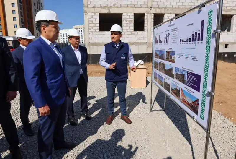 Алихан Смаилов поручил срочно принять меры по удержанию цен на школьную форму и канцтовары