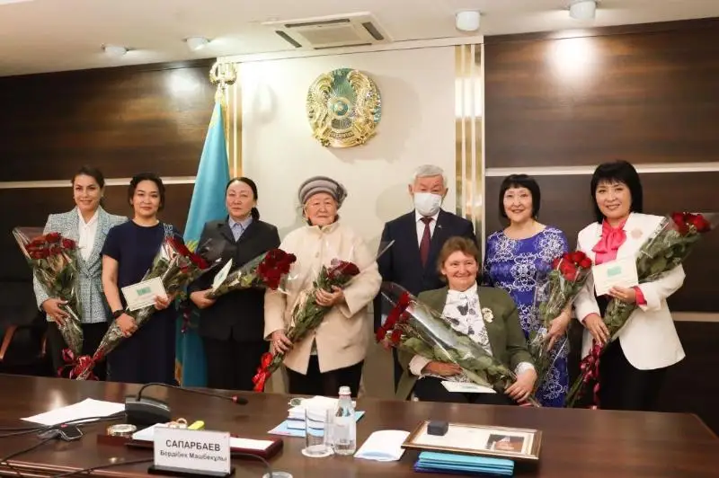 Поздравительные письма от имени Президента РК получили жамбылские женщины