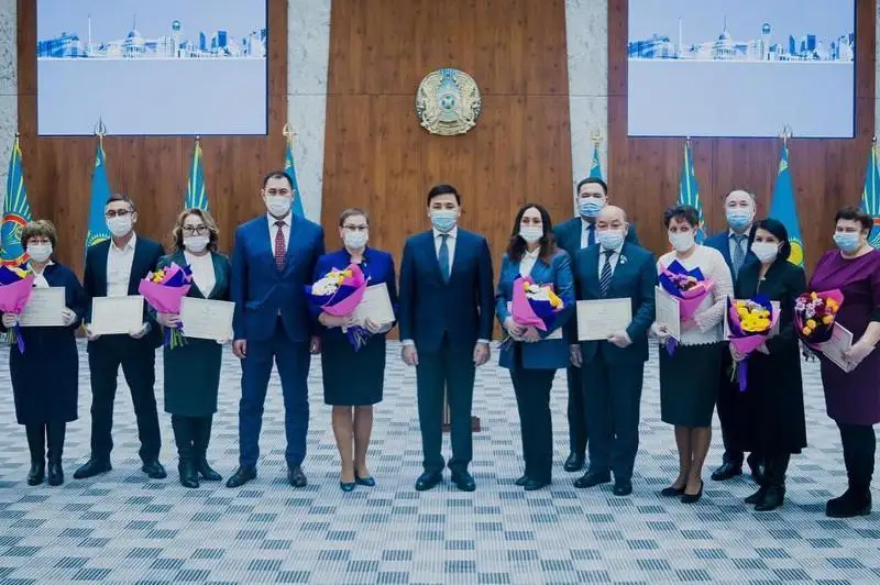 تۇرعىندار سانيتاريا نورمالارىن قاتاڭ ساقتاسا، مەديتسينا قىزمەتكەرلەرىنە ايتقان العىستىڭ ۇلكەنى سول - ەلوردا اكىمى