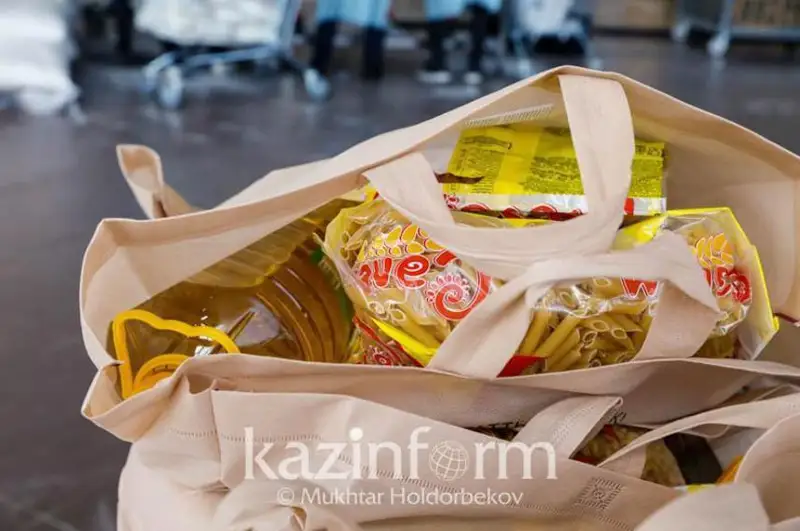 Astanada Táýelsizdik kúnine oraı muqtaj jandarǵa azyq-túlik sebeti taratyldy