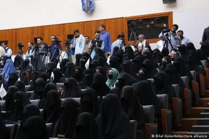 اۋعانستان ۋنيۆەرسيتەتتەرىندە ەرلەر مەن ايەلدەر بولەك وقيدى