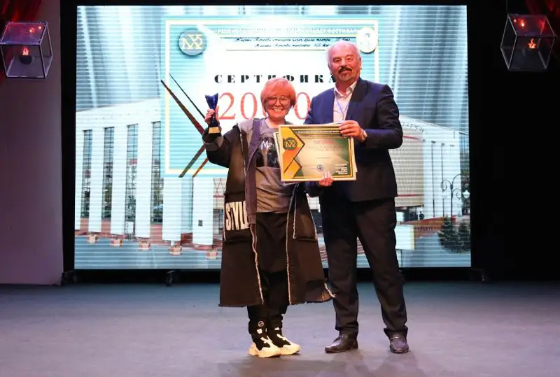 Oralda alǵash ret ótken respýblıkalyq monospektaklder festıvali máresine jetti