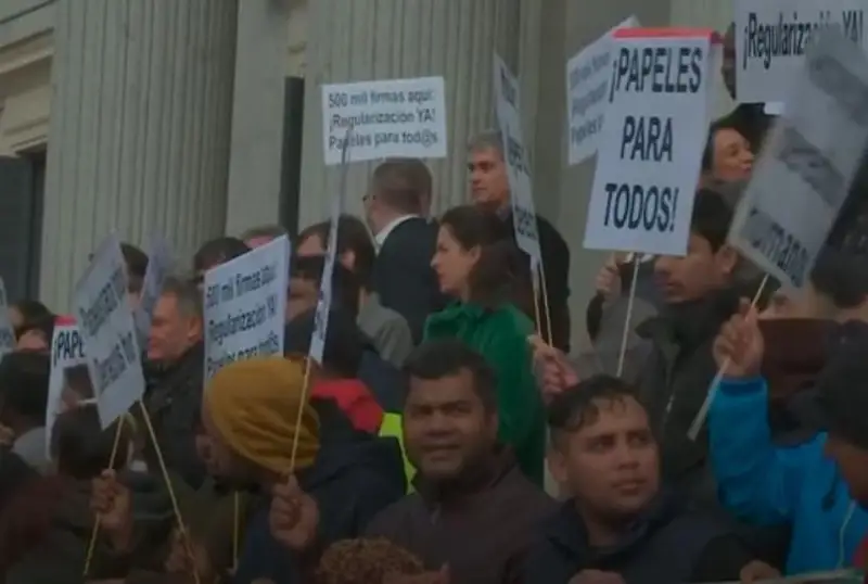 700 тысяч подписей за легализацию мигрантов собрали в Испании