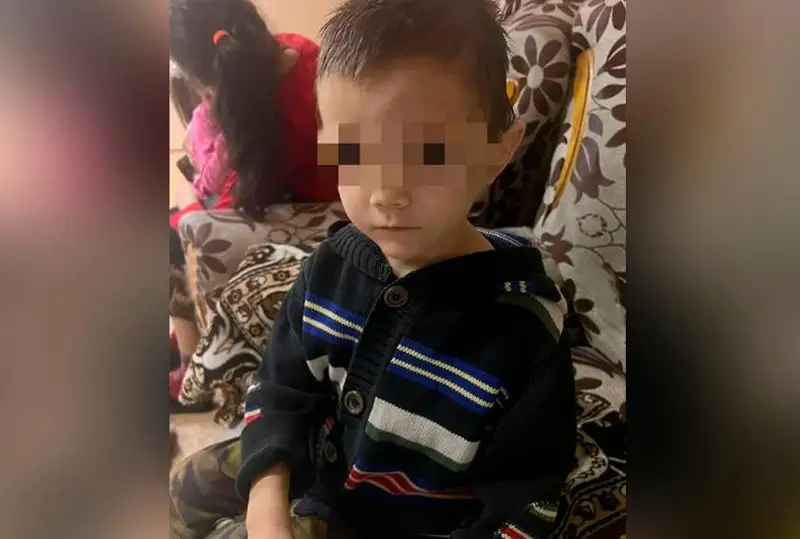 Пятилетнего ребенка родители держали голодным в смирительной рубашке в Кокшетау
