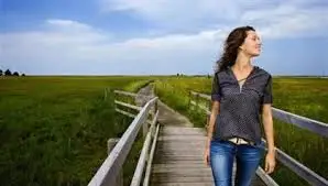 كانادالىق كومپانيا جۇمىس ۋاقىتىندا سەرۋەندەيتىن قىزمەتكەرلەرىنە اقى تولەيدى