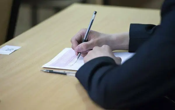 مەكتەپ ءبىتىرۋشى تۇلەك كوروناۆيرۋس جۇقتىرسا، ۇ ب ت- نى قالاي تاپسىرادى