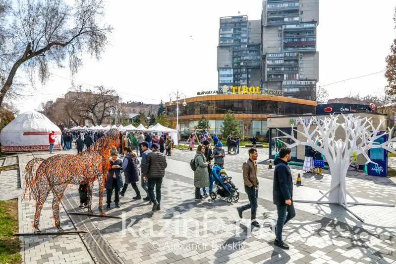 Almatyda sáýir aıynda kún raıy qalaı bolady