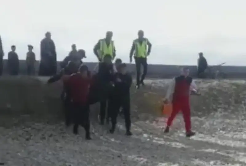 Qyzylordada kópirden Syrdarııaǵa sekirgen jasóspirim qyz qutqaryldy