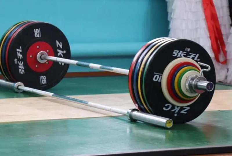 Almatyda aýyr atletıkadan QR chempıonaty ótedi