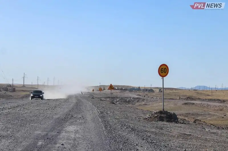 Дожди размыли объездную дорогу в селе Павлодарской области