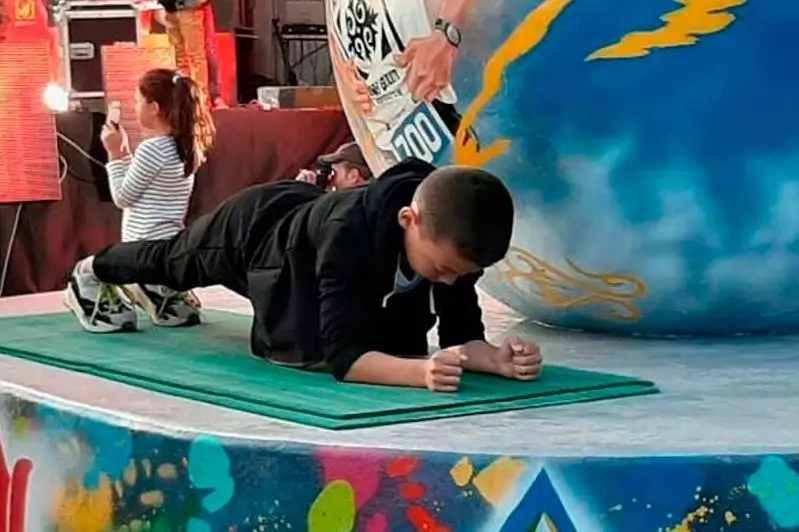 اقتوبەلىك وقۋشى الەم رەكوردىن جاڭارتتى