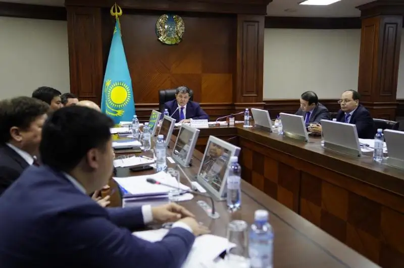 Проблемы с отоплением, очисткой  воды и подачей электроэнергии обсудили в Атырау