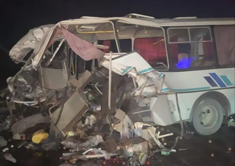 Автобус попал в ДТП в Карагандинской области, четыре человека погибли