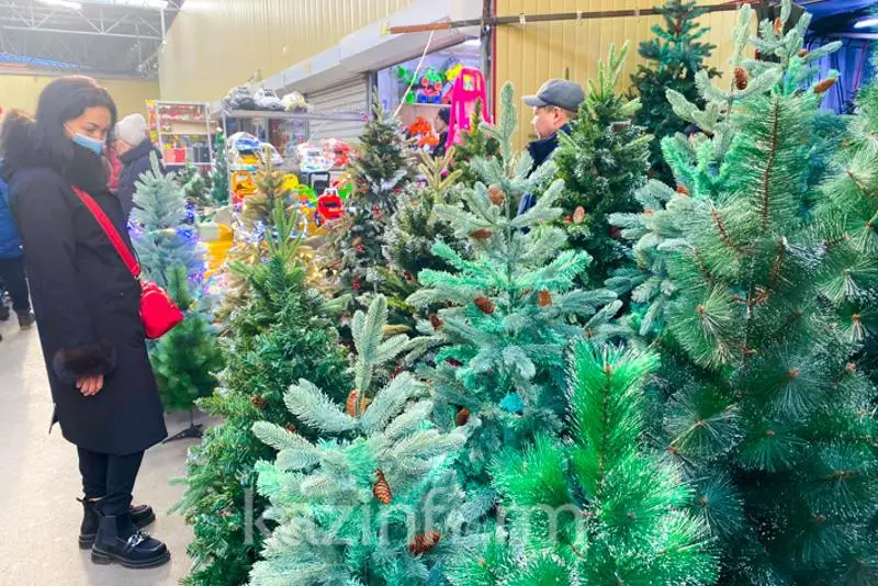 Сколько стоит новогодняя елка в Алматы