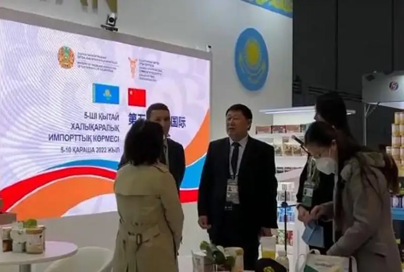 25 казахстанских компаний представили свою продукцию на импортной выставке в Китае