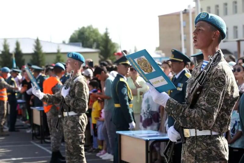 Казахстанские десантники и связисты приняли военную присягу
