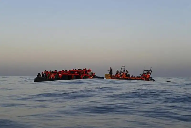 Italııa zańsyz mıgranttar mingen eki kemeni qabyldady