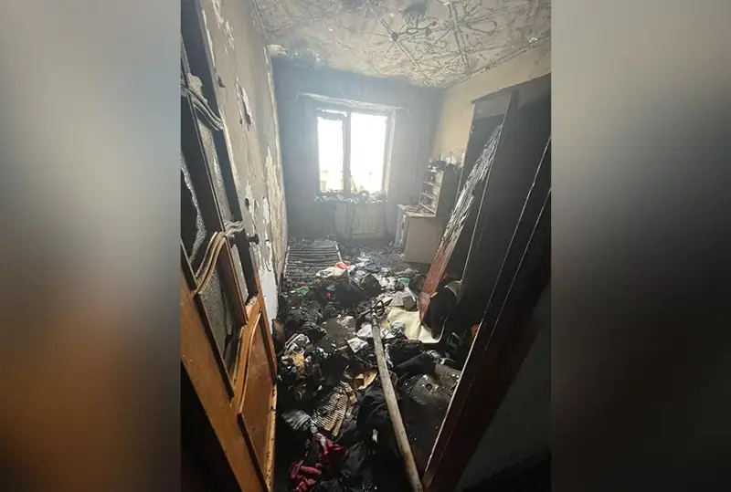 Четырнадцать человек эвакуировали при пожаре в Атырау