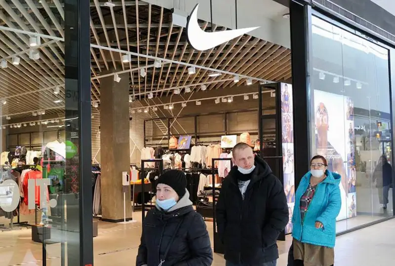 Американский производитель обуви и одежды Nike уходит из России