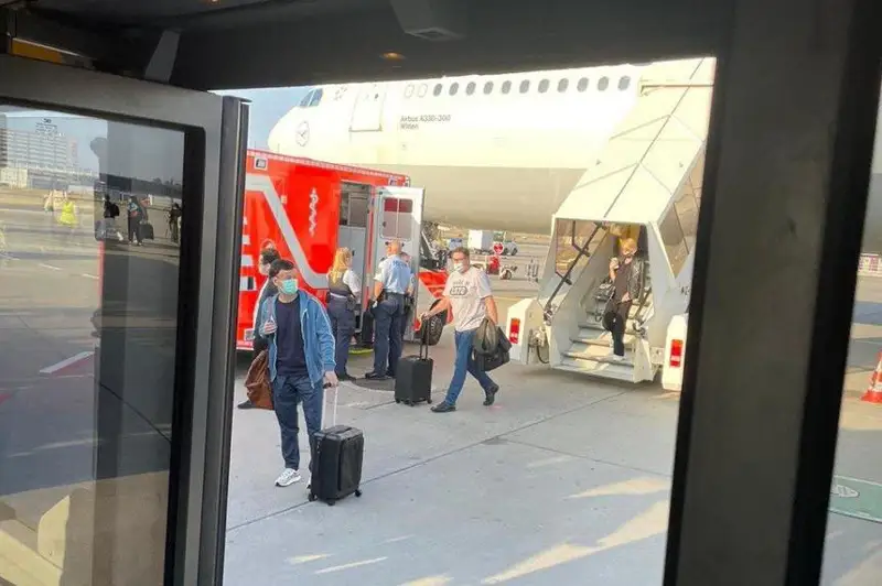 Пассажир устроил скандал в самолете Алматы - Франкфурт