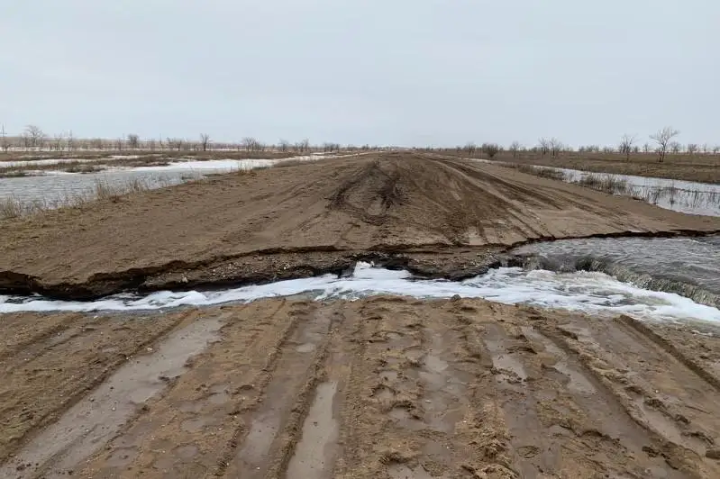 Размыта дорога в Шынгырлауском районе ЗКО, нарушено сообщение с селами