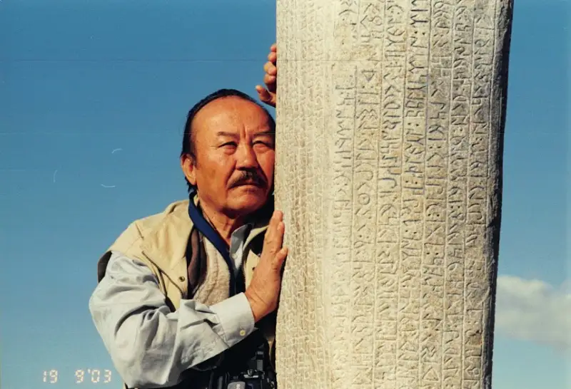 مۇحتار ماعاۋين ەلدەن نەگە كەتتى؟