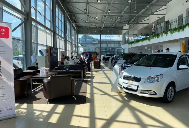 Дефицит новых машин наблюдается в автосалонах столицы