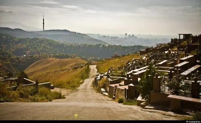 الماتىداعى كەڭساي زيراتىندا: قۇلپىتاستاعى جازۋلار