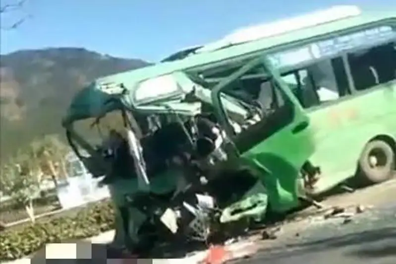 Qytaıda jol apatynan segiz adam qaza tapty