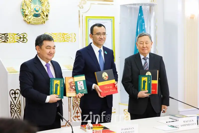 ەلوردادا كونە تۇركى تىلىندەگى قۇران كىتابى تانىستىرىلدى