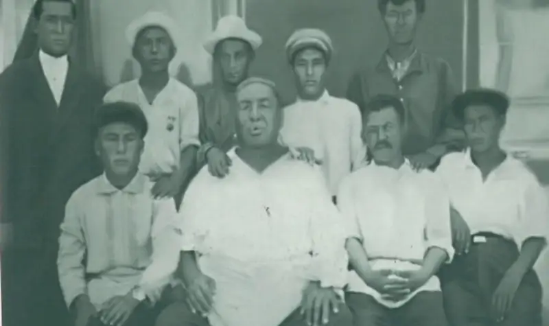جەتپىس جەتى جاسىندا دا اكە بولعان قاجىمۇقاننىڭ ۇرپاعى قايدا ءجۇر؟