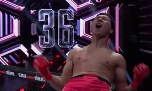 Казахстанский боец за 52 секунды выиграл первый бой в карьере