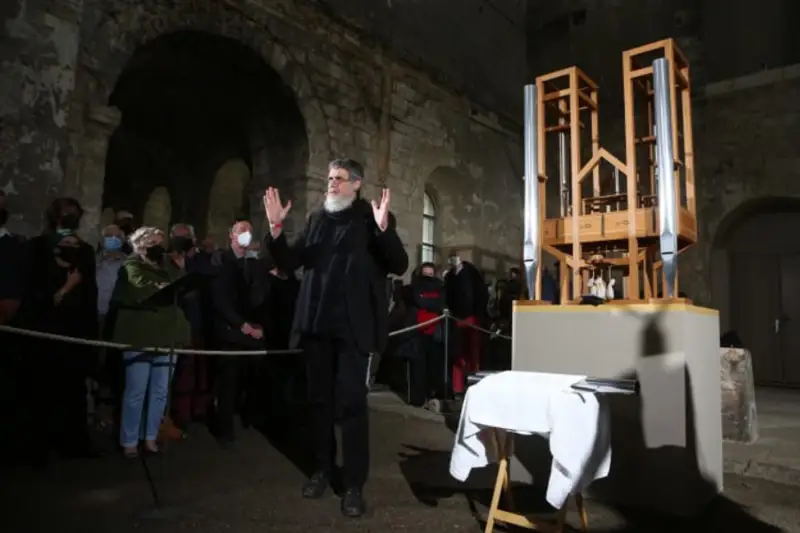 ءداۋىر پەرفومانسى. الەمدەگى ەڭ باياۋ مۋزىكا