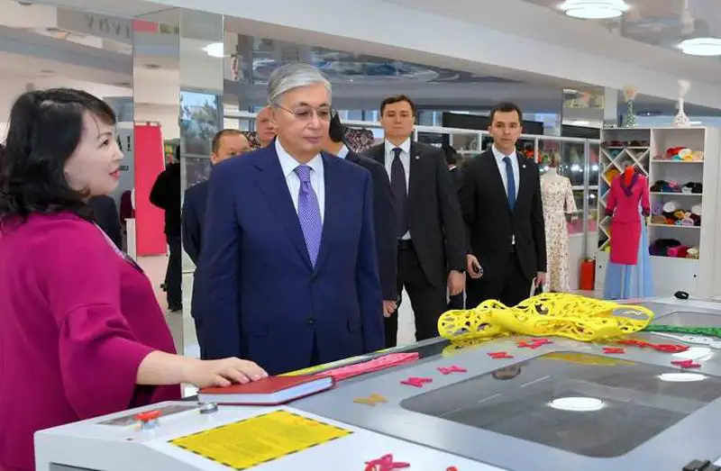 قاسىم- جومارت توقايەۆ «اقاي» تىگىن شەبەرحاناسىنىڭ جۇمىسىمەن تانىستى