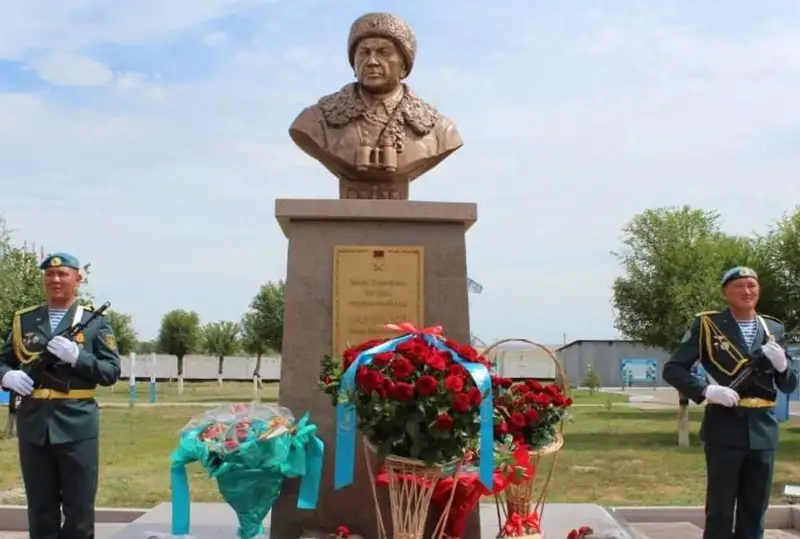 Бюст легендарному полководцу Панфилову открыли в Талдыкоргане