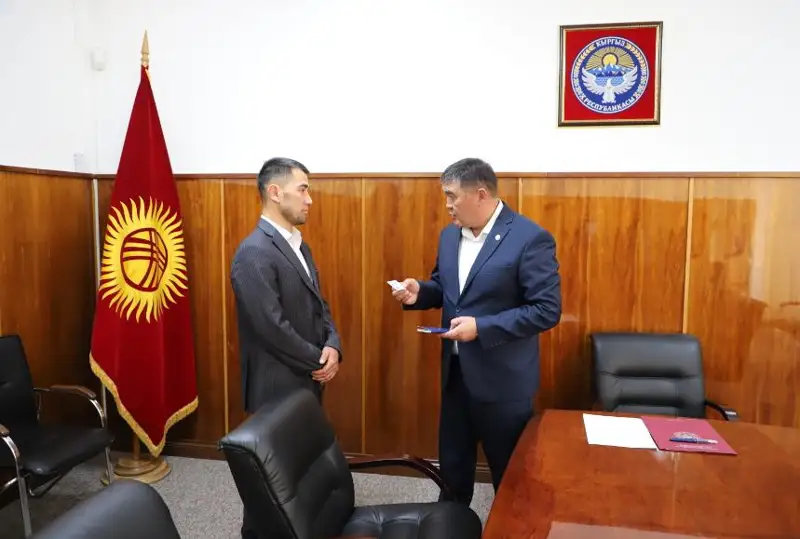 Живущему и работающему 24 года в Казахстане кыргызстанцу восстановили документы