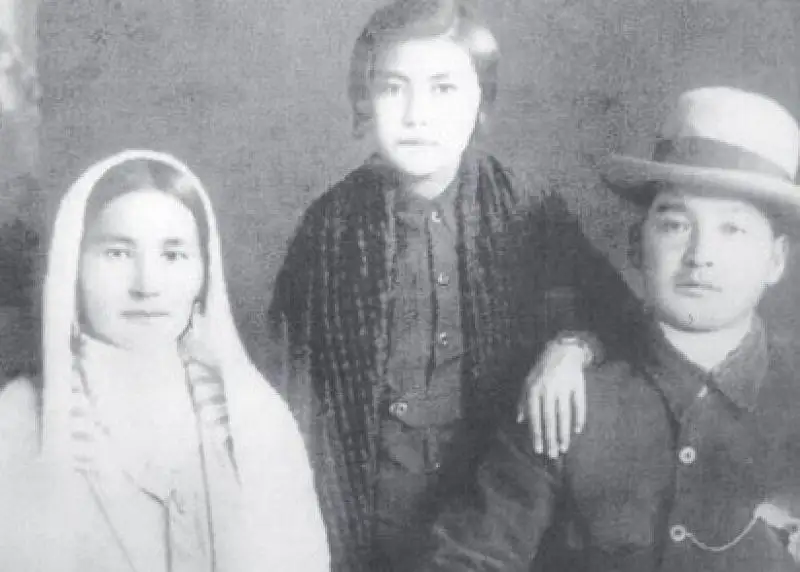 تاڭجارىق اقىننىڭ قىزى