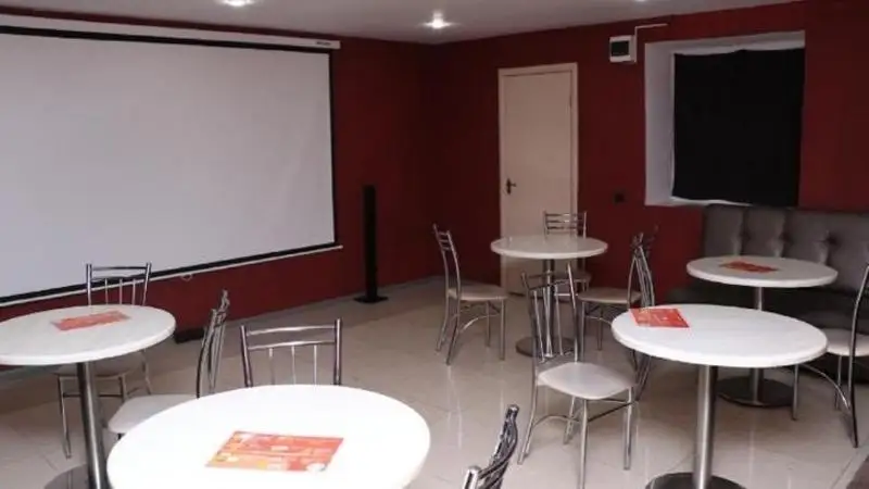 Qaraǵandy oblysynda jas kásipker memlekettik grantqa aýyldan kınozal ashty